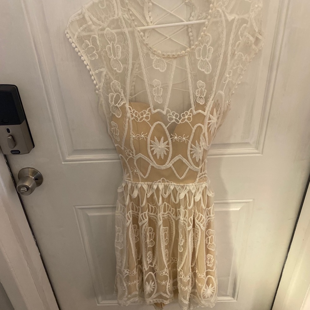 NWOT stunning white lace- lace up back